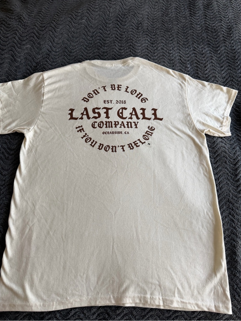 LAST CALL COMPANY Men's Cream Graphic Tee
NEVER WORN
NO TAGS